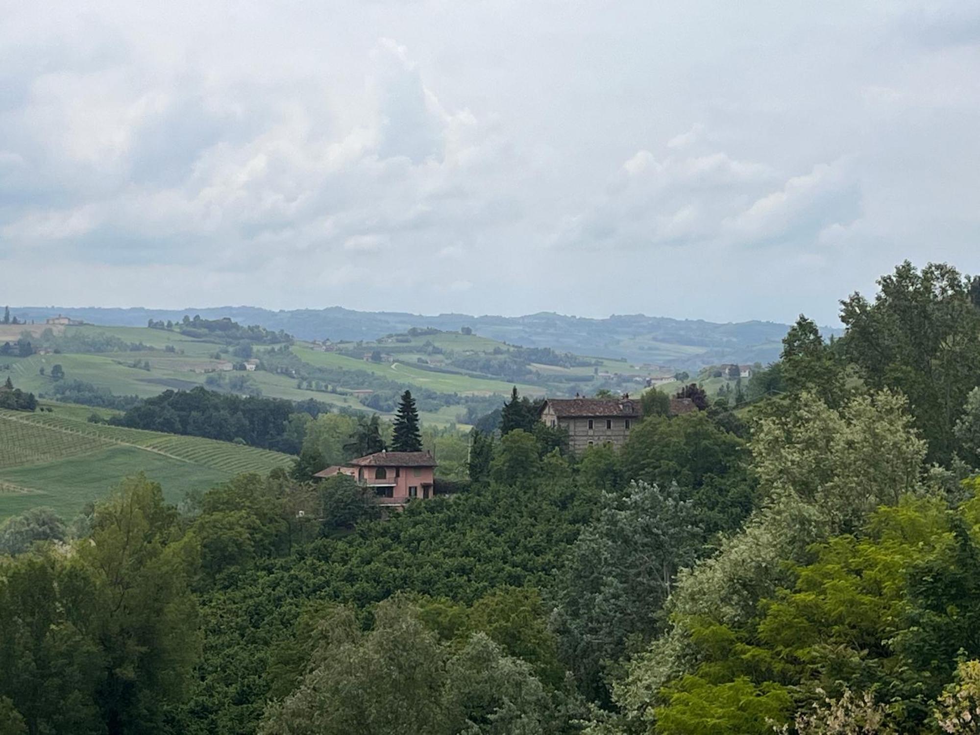 Appartamento "La Poesia Della Terra" Monforte dʼAlba Exteriér fotografie